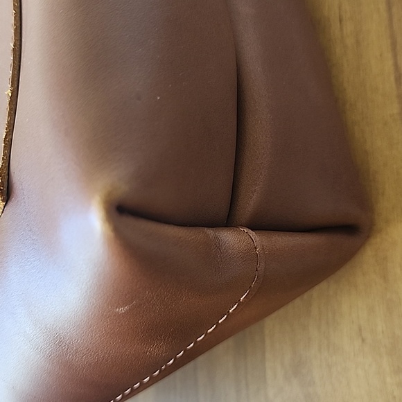 Portland leather crossbody tote - Picture 6 of 13